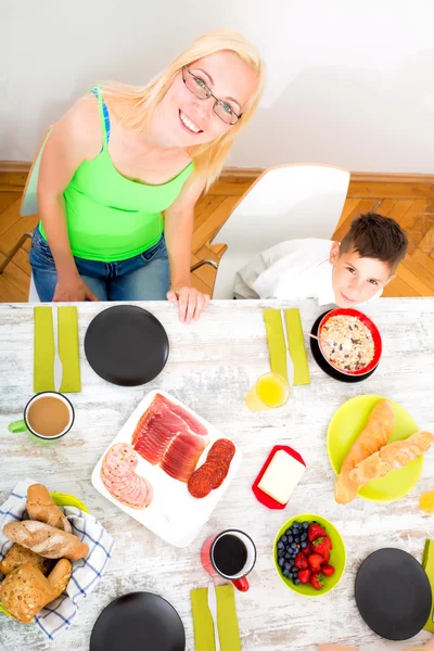 Mother and Son having breakfast — Stock Photo, Image